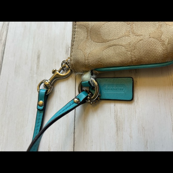 Coach Wristlet/Wallet - Picture 3 of 4